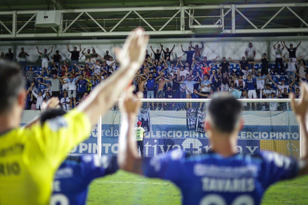 Nacional vence Feirense 